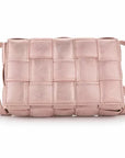 Gevlochten_metallic_schoudertas-roze-LAcollections