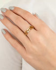Ring met patroon goud om vinger-LAcollections