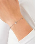 Armband met open sterretjes zilver op model-LAcollections