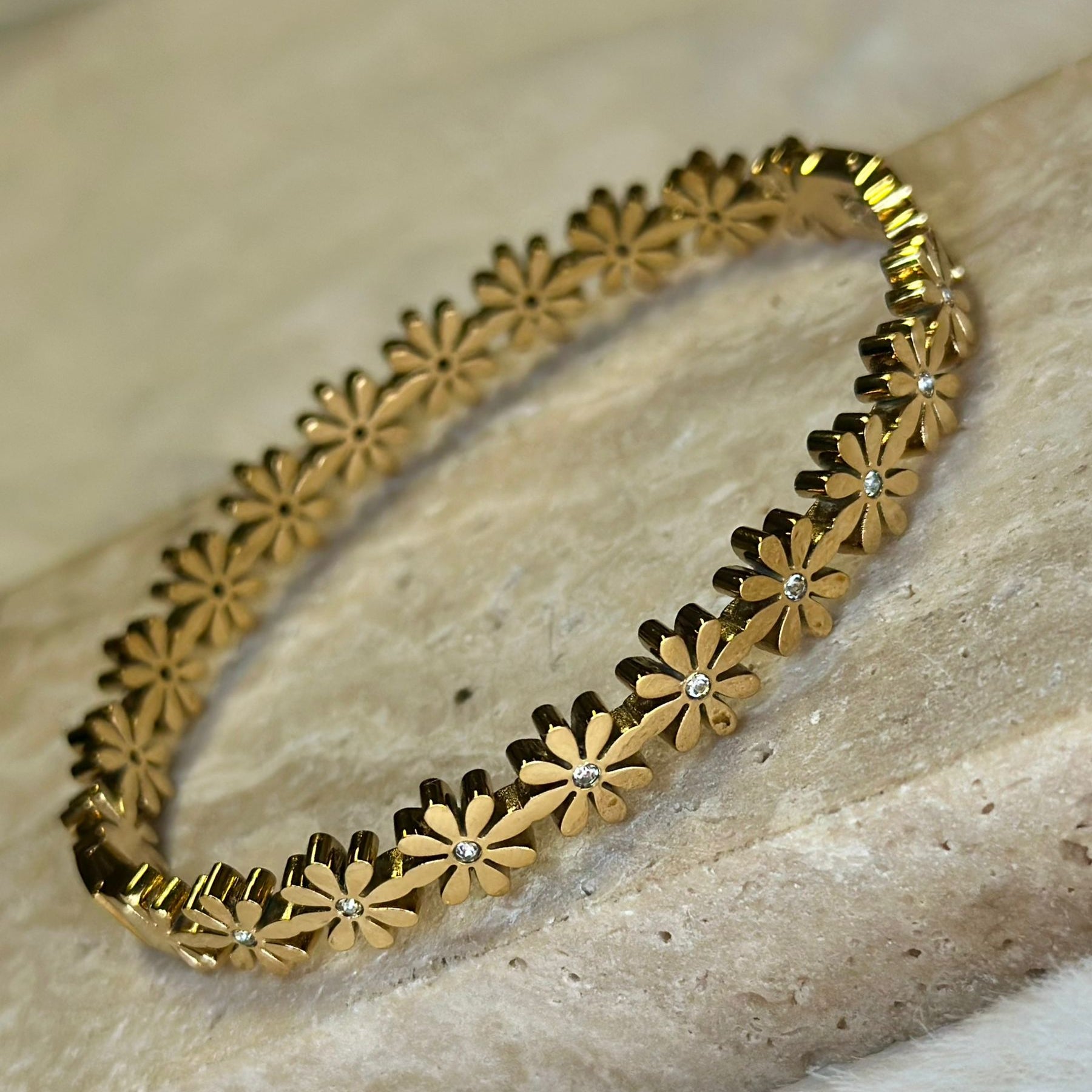 Bangle-bloem-diamantjes-goud-lacollections