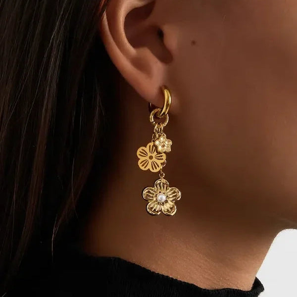 Blooming beauty oorbellen goud op model-LAcollections