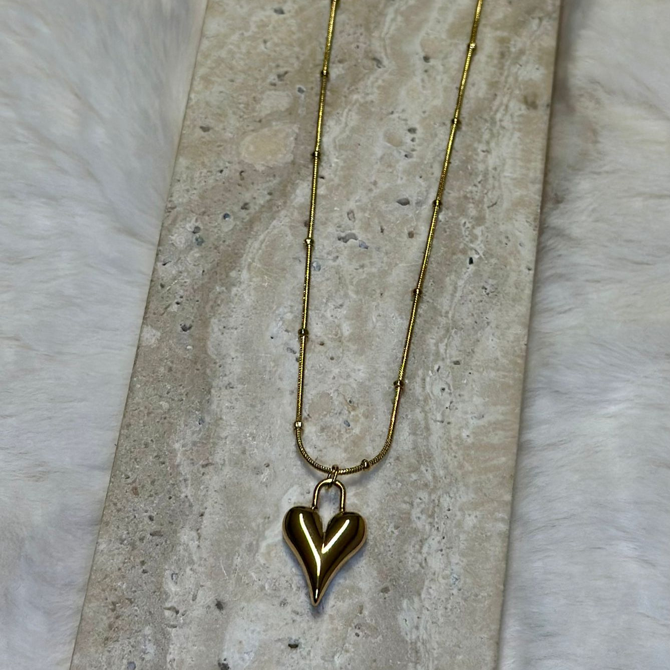 Bolletjesketting-hartjesbedel-goud-lacollections