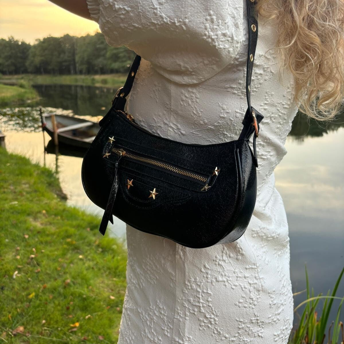 Metallic schoudertas op model-LAcollections