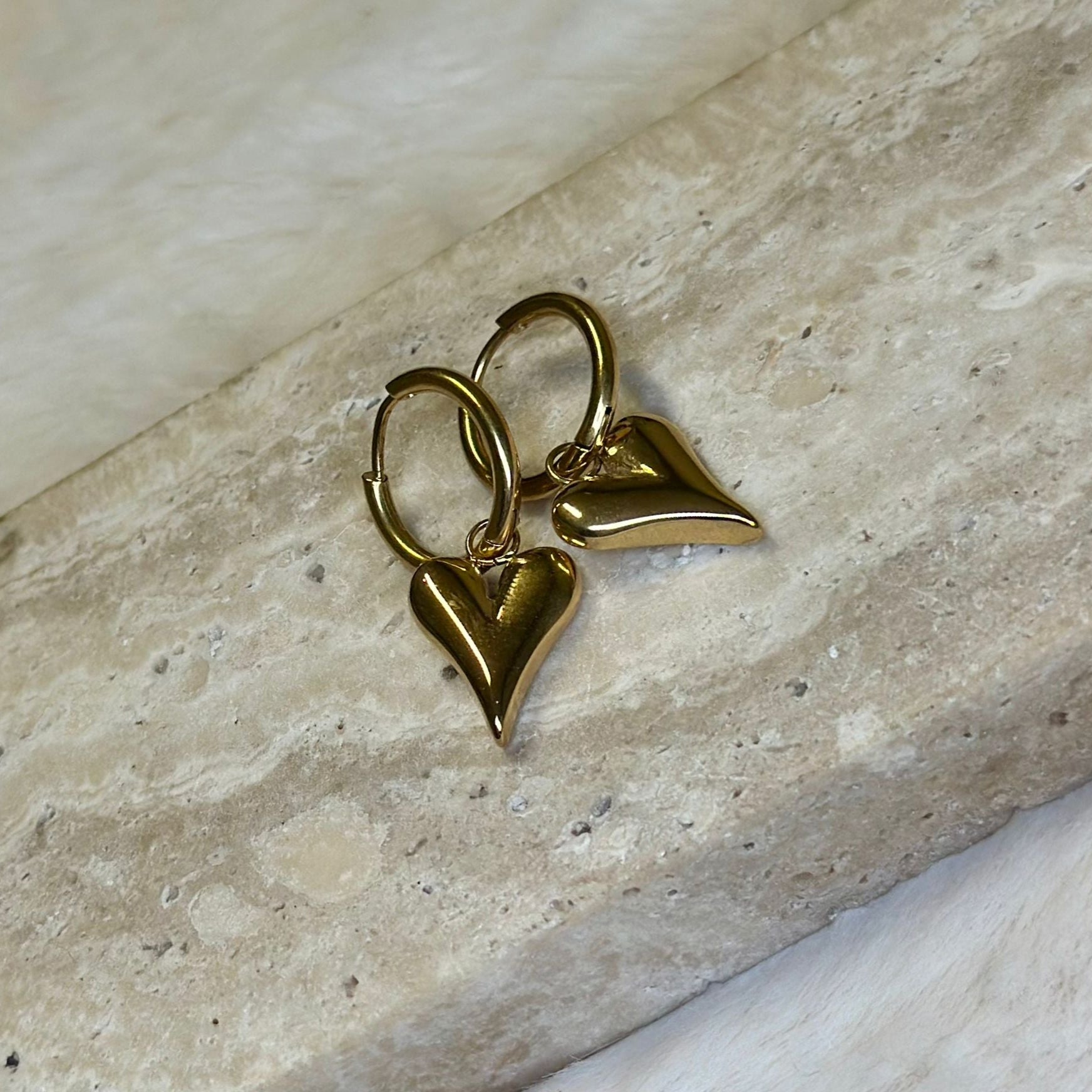 Oorbellen-hartmotief-goud-lacollections
