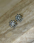 Oorbellen-kleine-bloem-lacollections-zilver