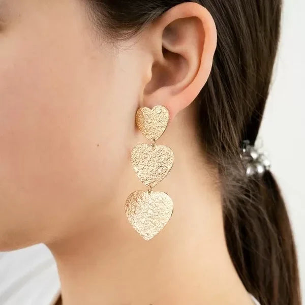 Oorhanger xl hartjes goud op model-LAcollections
