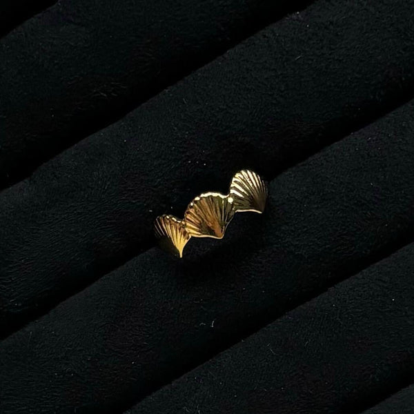 Ring met drie schelpjes goud-LAcollections