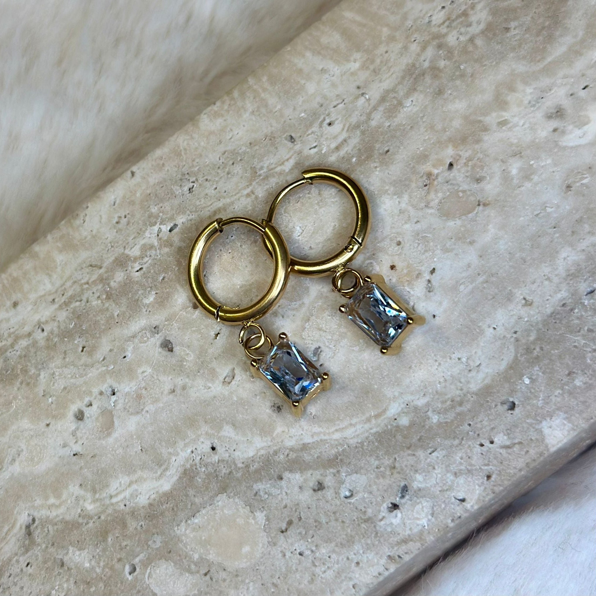 oorbelring-vierkante-diamantjes-goud-lacollections